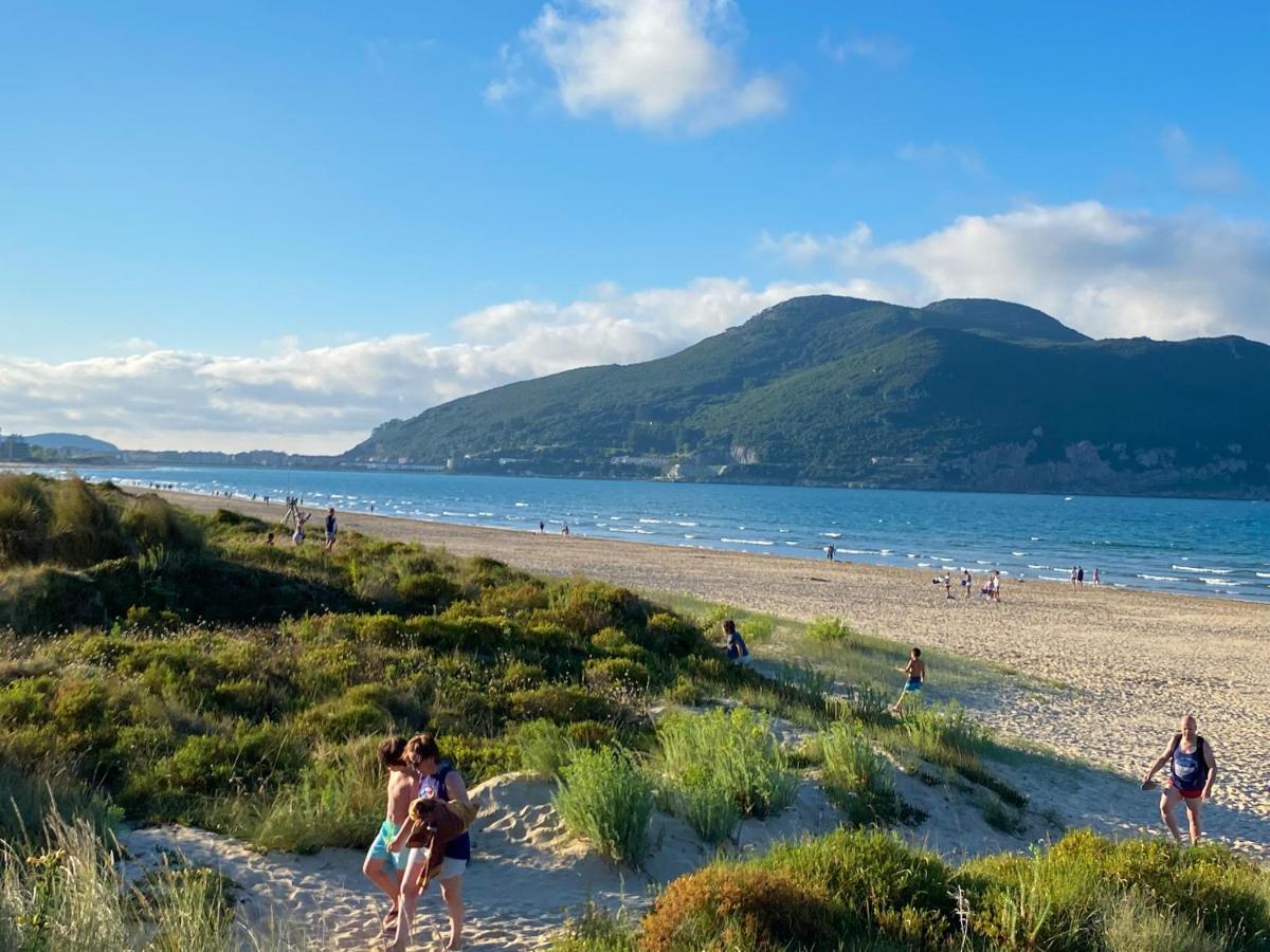Piso Primera Linea De Playa ลาเรโด ภายนอก รูปภาพ